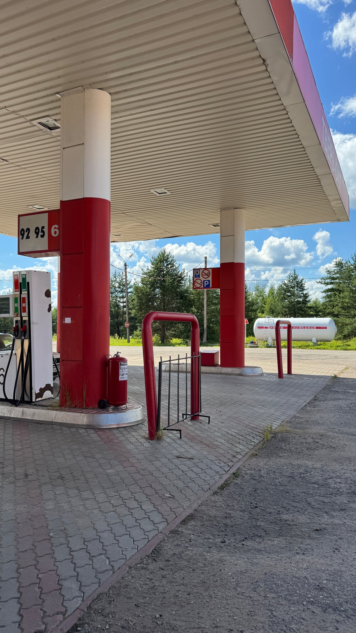 Az eldugott benzinkút, amelyet az üzemanyaghiány közepén végül megtaláltunk.