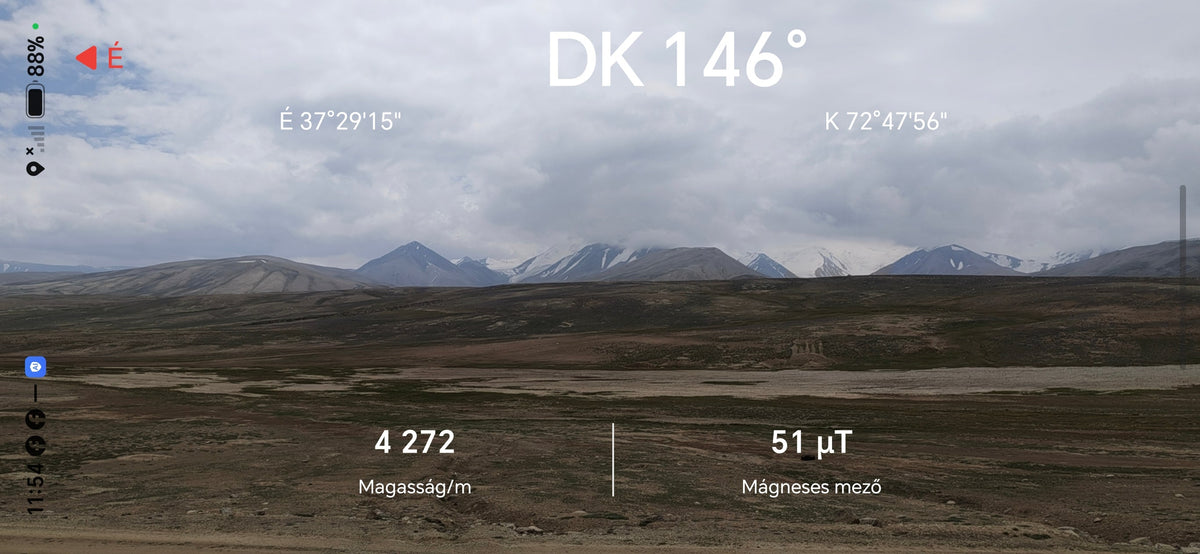 Honor Compass magasságmérési képernyőkép a Pamír Highway 2026 magashegyi szakaszáról.