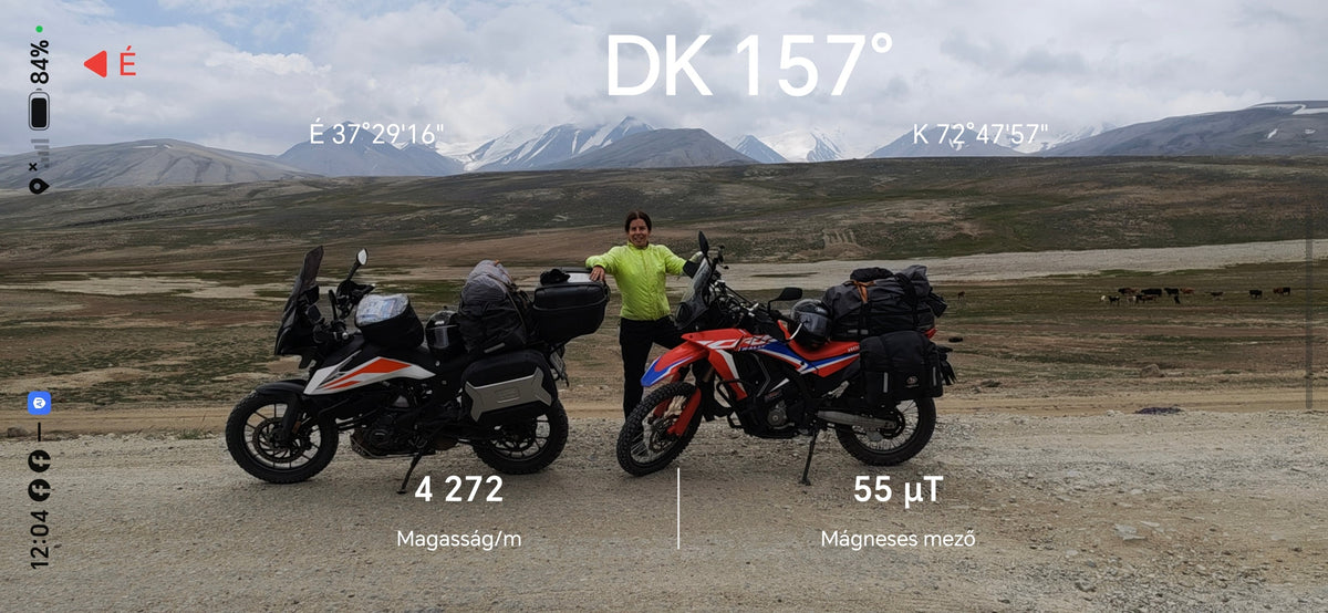 Honor Compass magasságmérési képernyőkép a Pamír Highway 2026 magashegyi szakaszáról.