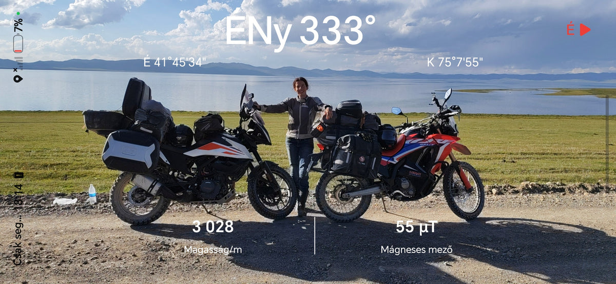 Honor Compass hágómagasság-mérési képernyőkép a Pamír Highway 2026 kirgizisztáni szakaszáról. Song-Kul.
