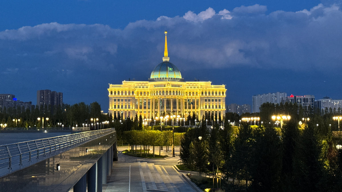 Asztanában készült városi útinaplófotó a Pamír Highway 2026 túrán.