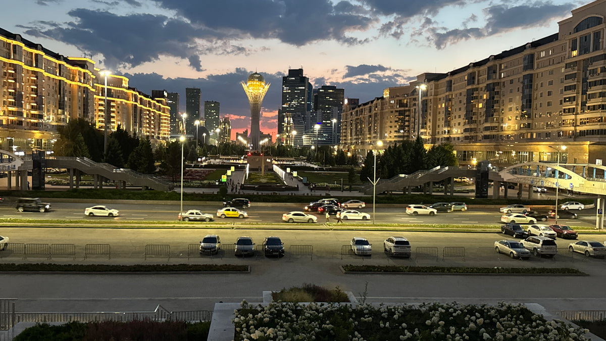 Asztanában készült városi útinaplófotó a Pamír Highway 2026 túrán.