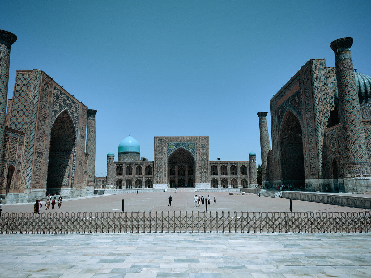 A Registan tér monumentális medreszéi Szamarkandban.