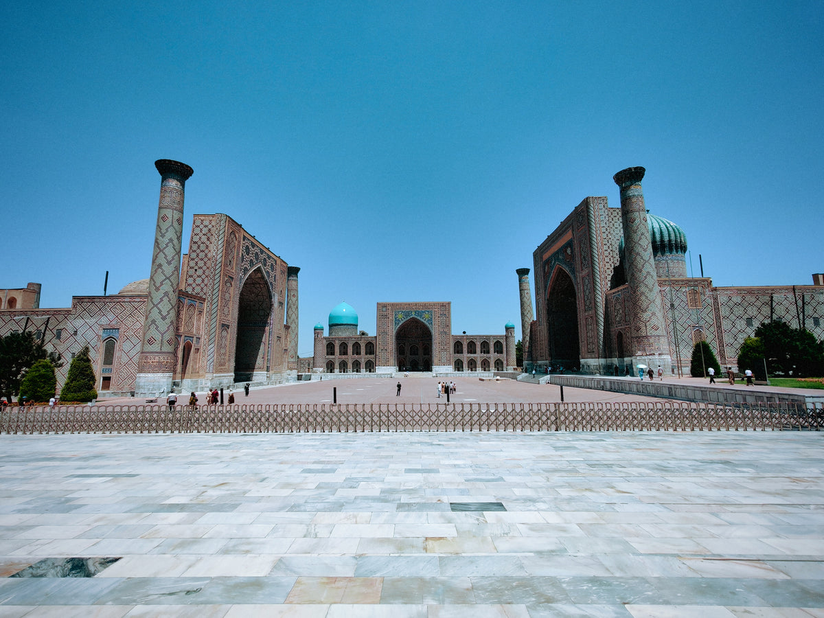 Panoráma a szamarkandi Registan térről.