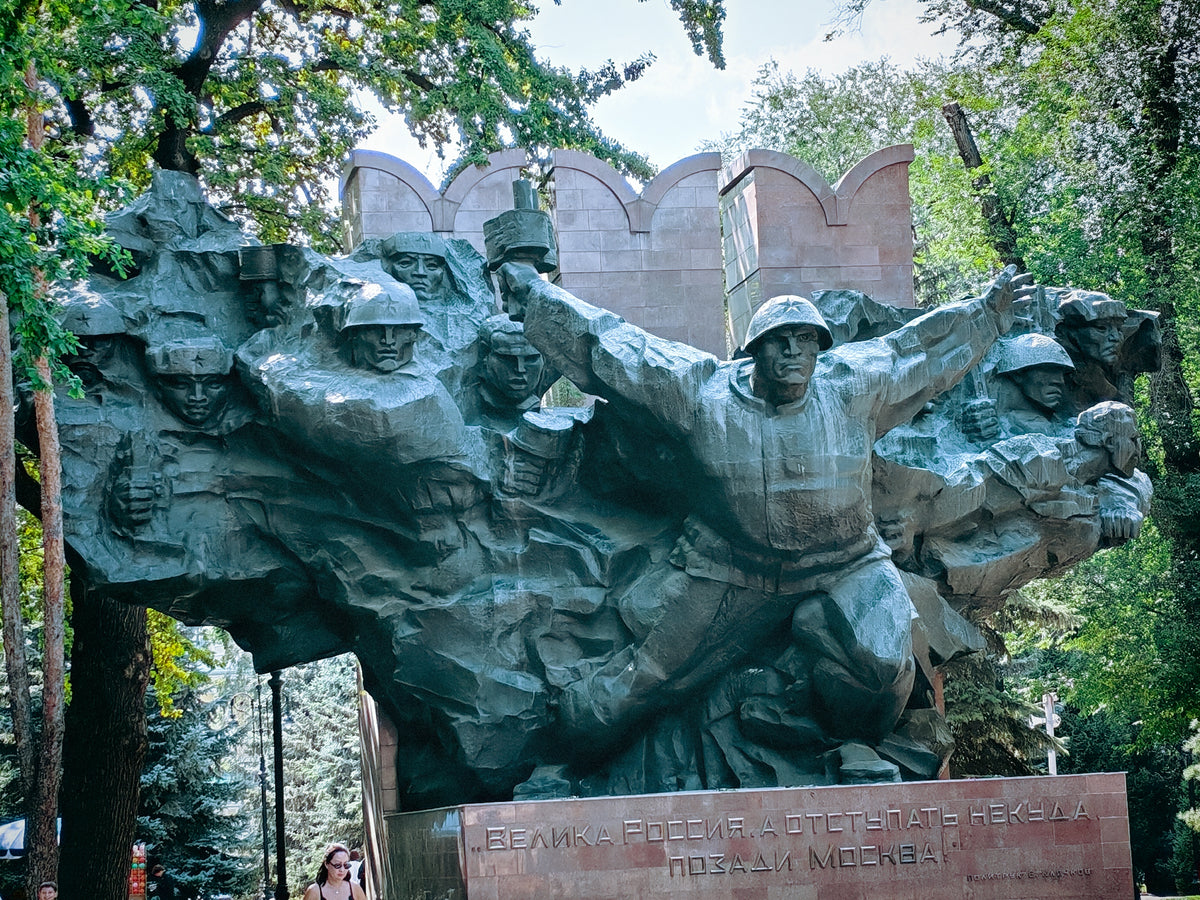 Az almatyi Panfilov Park monumentális háborús emlékművének részlete.