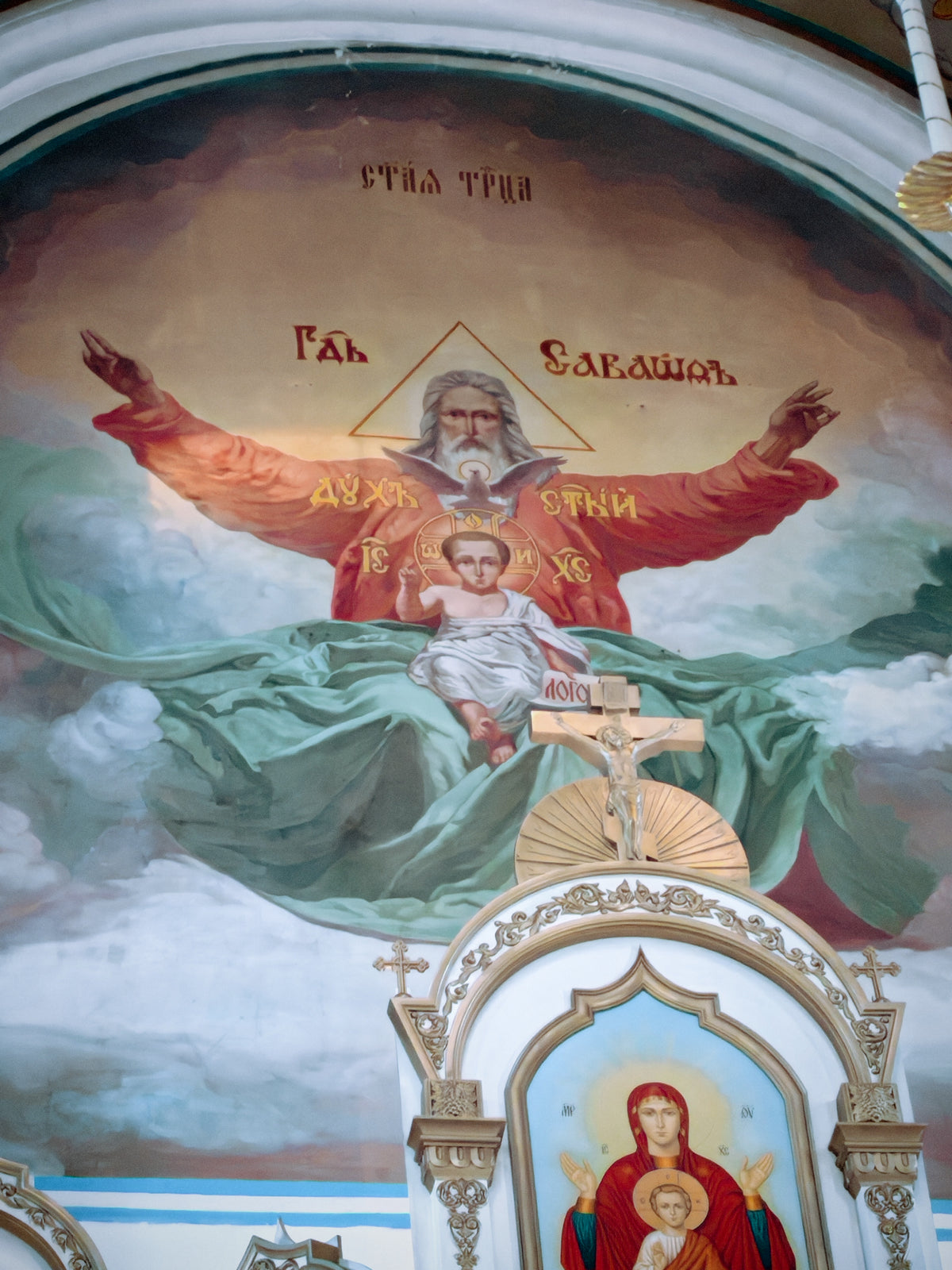 Vallási falfestmény egy kazahsztáni ortodox templom belső terében.
