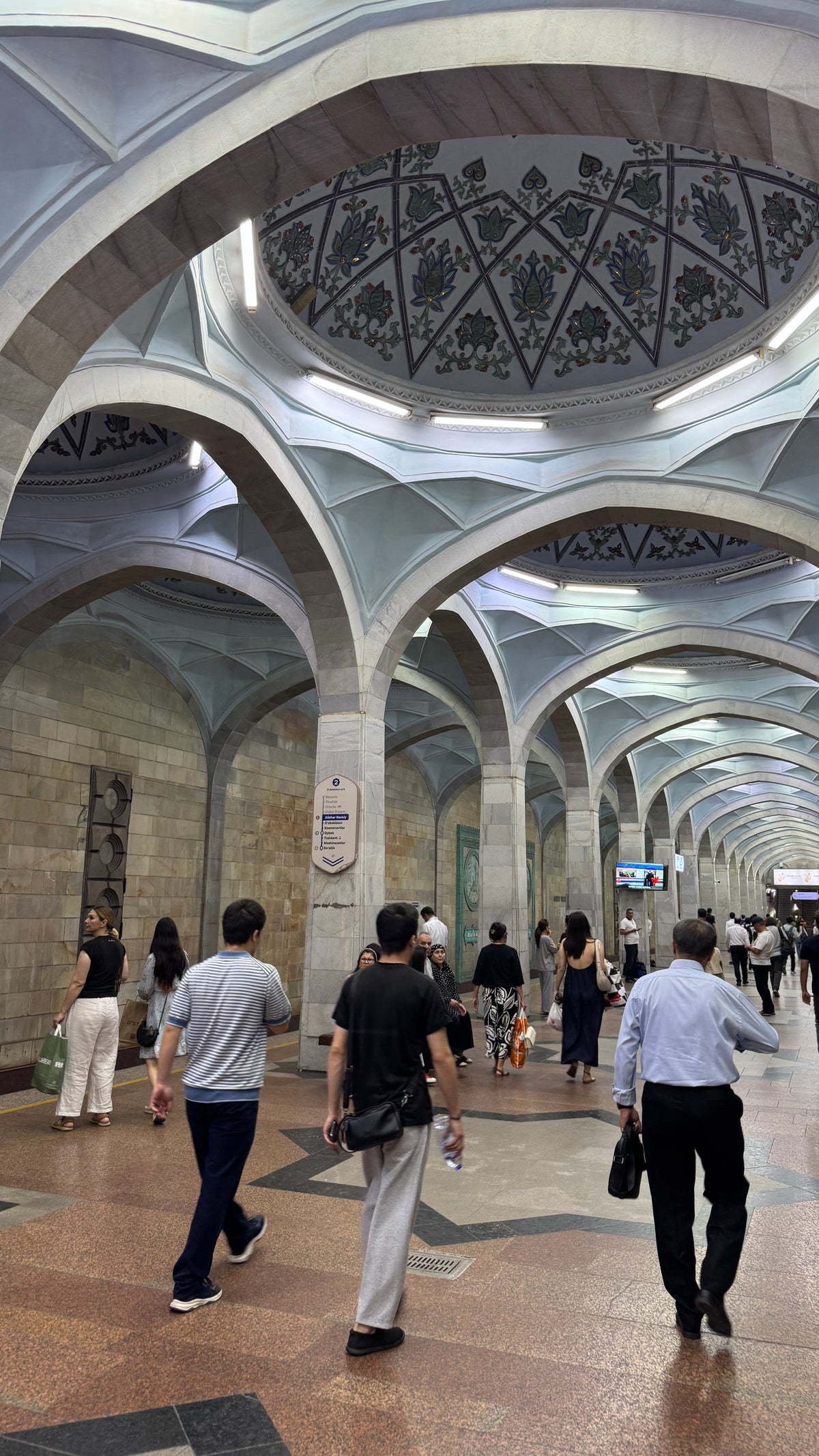 A taskenti metró egyik díszes állomása.